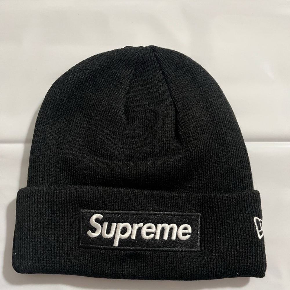 Supreme Classic Black Knit Hat